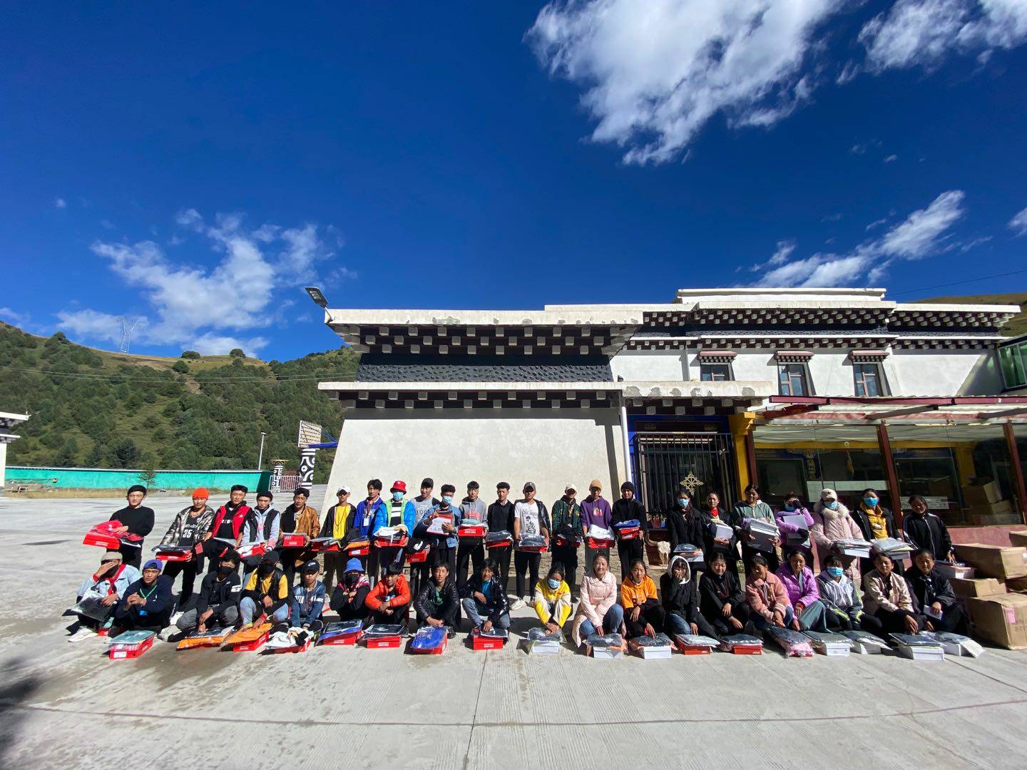 南昌宇康咨询与顾问服务有限公司公益回顾丨家国同欢月同圆 温暖满载甘孜州(图8)